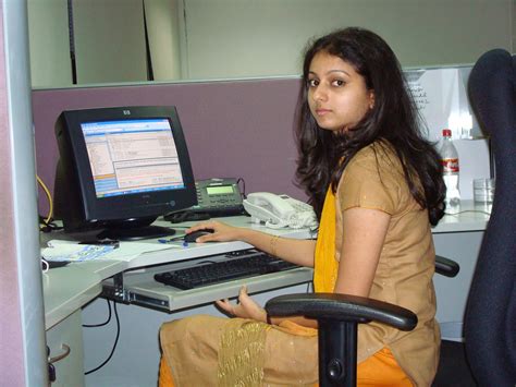 world arabian girls photos sania in arab using laptop in office
