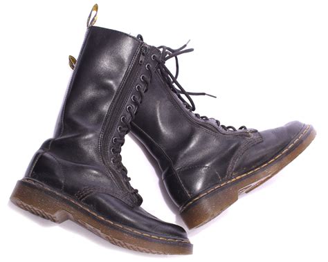 dr martens original  boots black leather   betaapparel