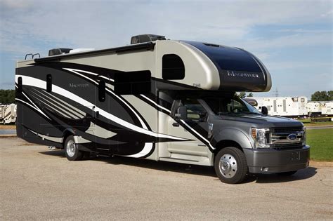 thor motor coach unveils exciting  super  motorhomes grlakescamper
