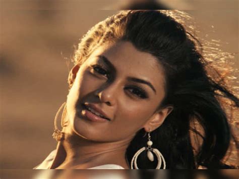 how anisha ambrose piped bollywood actresses telugu movie news