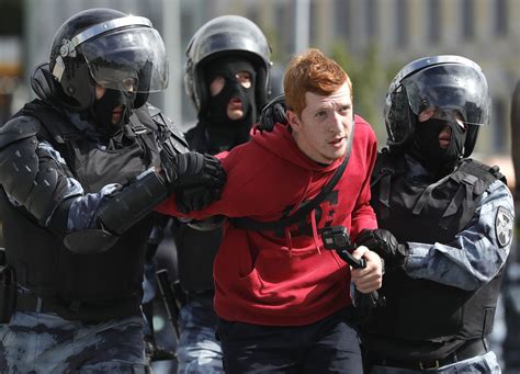 Moscow Police Detain More Than 800 At Protest Monitor Says The