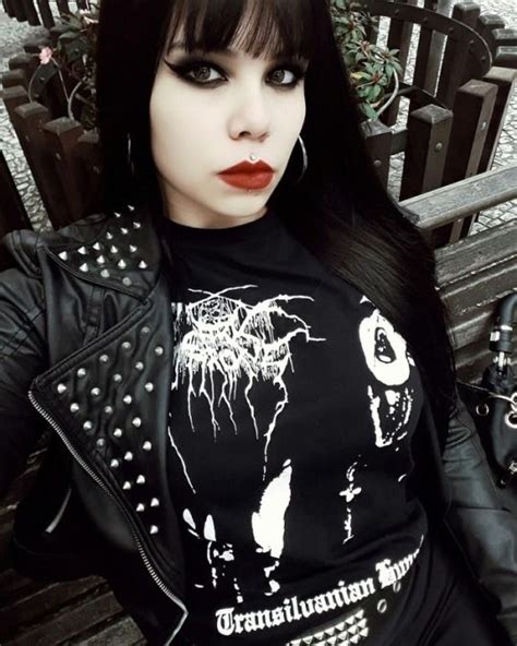 ich will die ruhe stören black metal girl heavy metal fashion