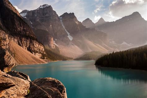 windows  ahora te cambia el fondo de pantalla por una bonita foto todos los dias asi puedes