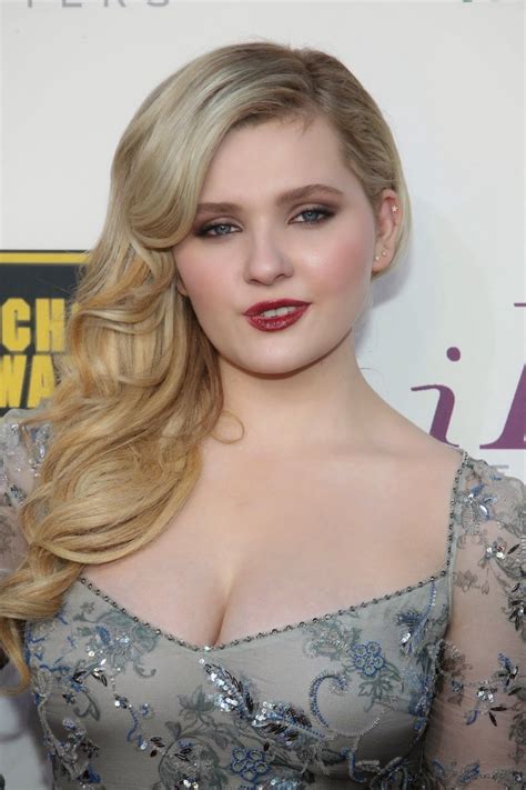 abigail breslin sweet cleavage in 19th annual critics