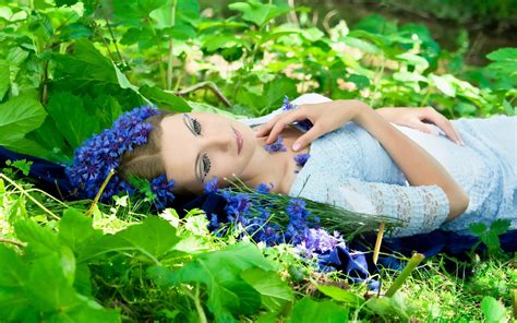 Beautiful Woman Laying In The Grass Wallpaper Girls Wallpaper Better