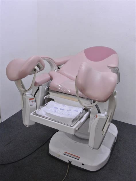 産婦人科機器 タカラベルモント 婦人科検診台 dg 7000c 中古医療機器 エム･キャスト