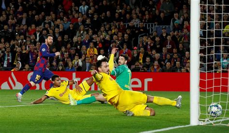 Messi Scores In 700th Match As Barca Ease Into Last 16 Reuters