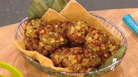 Sausage Chestnut And Apple Stuffing Rachael Ray Show