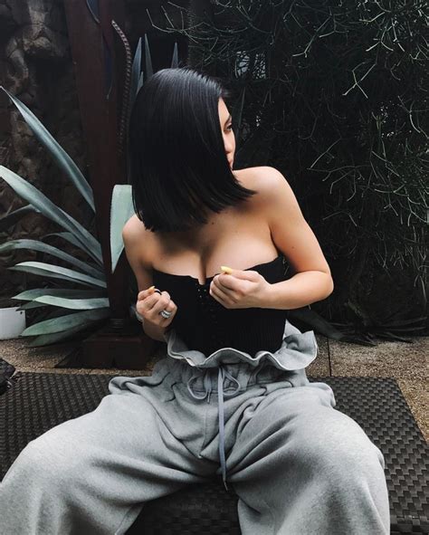 kylie jenner cleavage 3 pics celebrity nude leaked