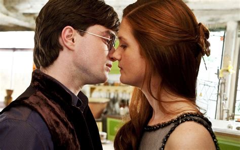 Harry Potter Ginny Kiss Deathly Hallows 2 Wallpapers Hd Wallpapers