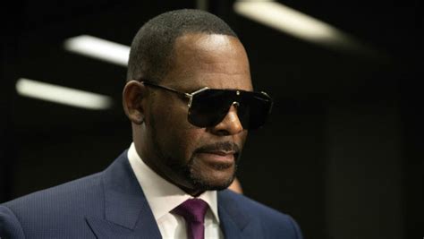 R Kelly S Attorneys Claim He Can T Read Iheart