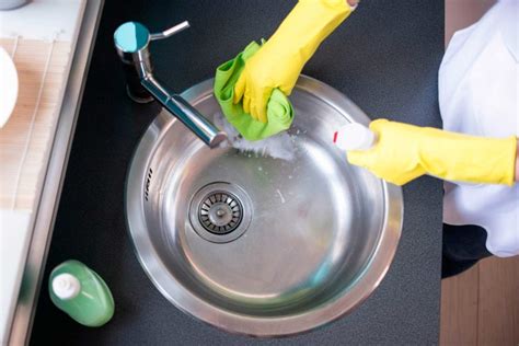tricks  clean places  baking soda handyman bahrain