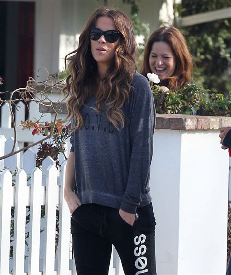 kate beckinsale photos photos kate beckinsale takes her daughter to a friend s house zimbio
