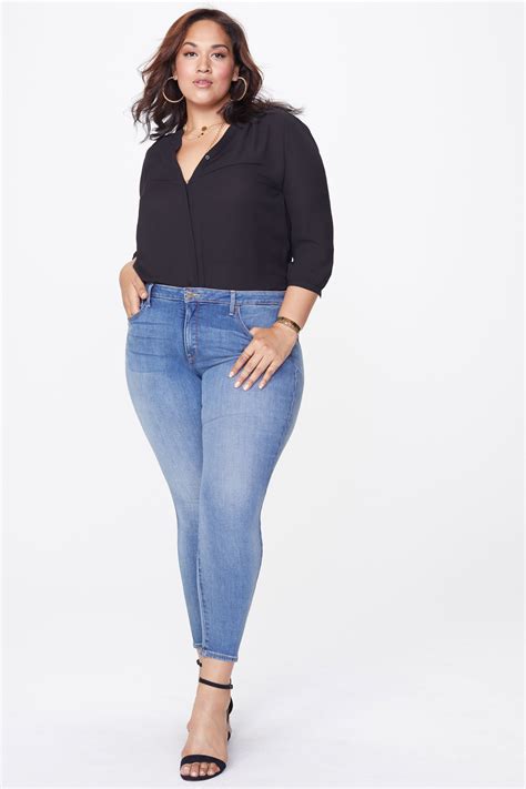 Ami Skinny Jeans In Plus Size In 2020 Best Plus Size Jeans Plus Size