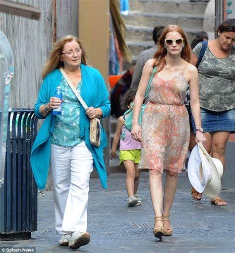 Jessica Chastain And Her Grandmother Show Off Their Redhead Resemblance