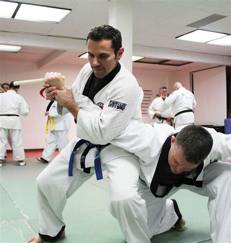 Martial Arts Toronto Classes For Adult Men And Women 2 Week Trial