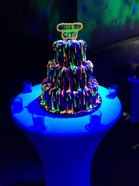 wow  guests   glow   dark party topped    neon