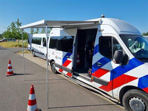 belastingdienst int ruim  euro bij verkeerscontrole vijf autos  beslag genomen foto