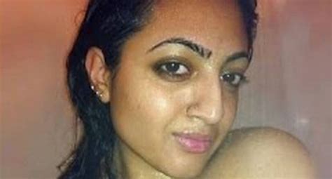 badlapur actress radhika apte s nude selfies go viral on