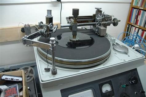 record cutting machine photo