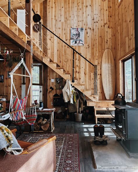 photo      filmmaker builds  rustic  grid cabin deep    grid cabin small