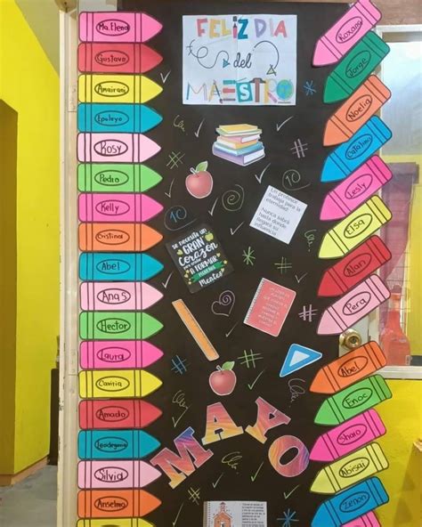 puerta decorada del mes de mayo manualidades escolares decoraciones