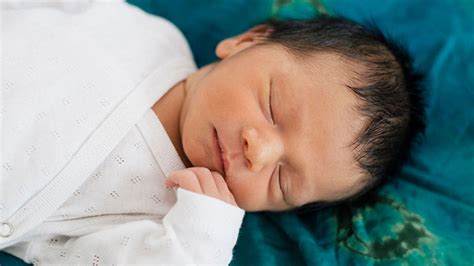newborn sleep guide   hours baby noises
