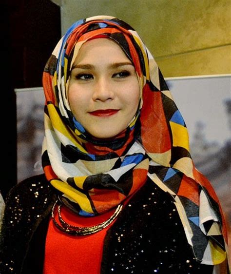 hijab cerah mempesona zaskia mecca trend fashion