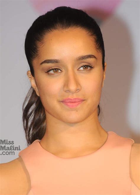 shraddha kapoor is giving us major beautygoals this am