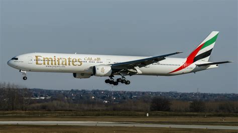emirates refuses    delivery  boeing fails  meet commitments