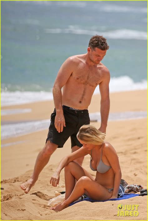 Sam Worthington And Lara Bingle Show Off Beach Bodies In Hawaii Photo