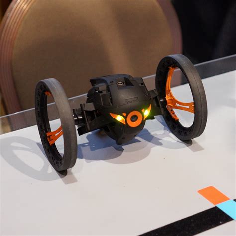 eyes  parrot jumping sumo video