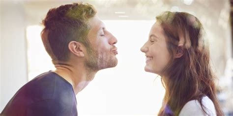 How To Survive Your Next First Kiss In 7 Sexy Steps