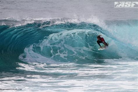 surfing lanzarote  guide   island    surf spots