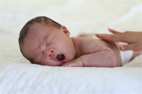 normal infant sleep webinar review latching  lactation