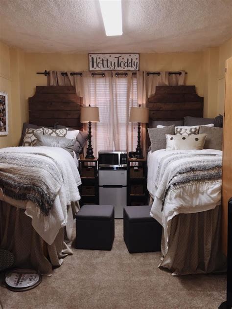 Glam Dorm Rooms That You Need To Copy Lures And Lace
