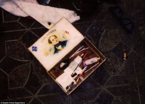 never before seen photographs reveal kurt cobain s los angeles apartment daily mail online