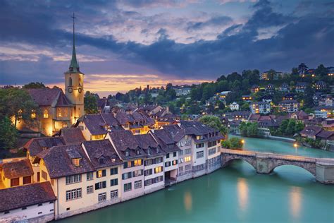 berna capital de suiza es uno de los destinos mas curiosos  podemos visitar una ciudad