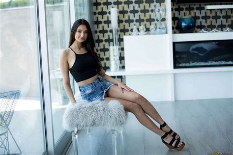 Eliza Ibarra Feet 7 Photos Celebrity