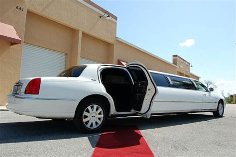 lincoln limo rental service   lincoln limos cheap prices