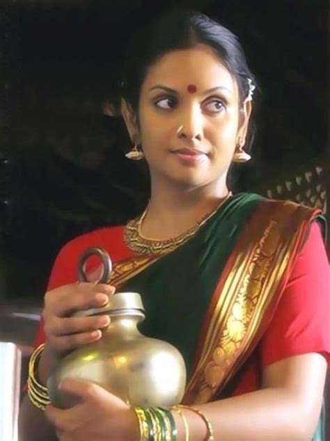 cine hot malayalam actress jyothirmayi