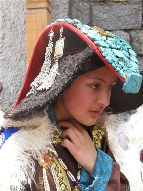 beautiful faces of kashmir beautiful women and girl traditional dresses custom dresses