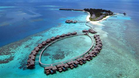 top   hotels   maldives close   airport  luxury