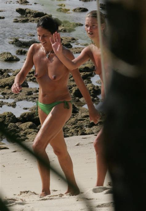 courteney cox and kate moss topless on the beach 95153
