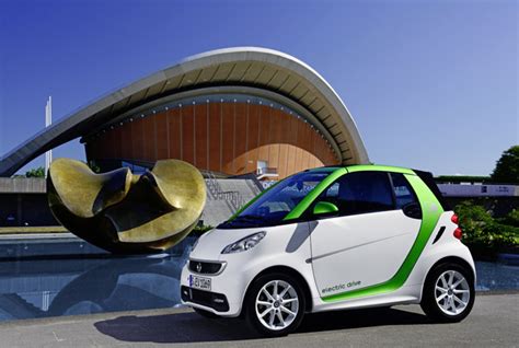 smart fortwo electric car  cheapest  ev   ubergizmo