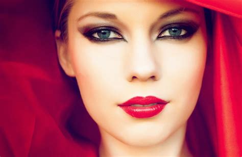 30 of the most beautiful eyes from women around the world