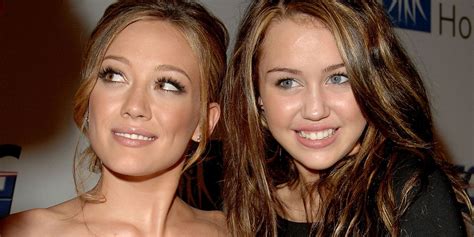 watch miley cyrus tell hilary duff she s her idol on