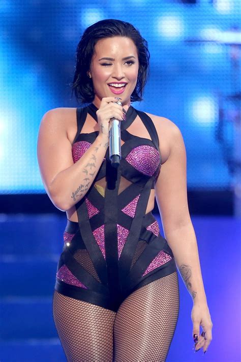 Demi Lovato At 2015 Mtv Video Music Awards Celebzz Celebzz