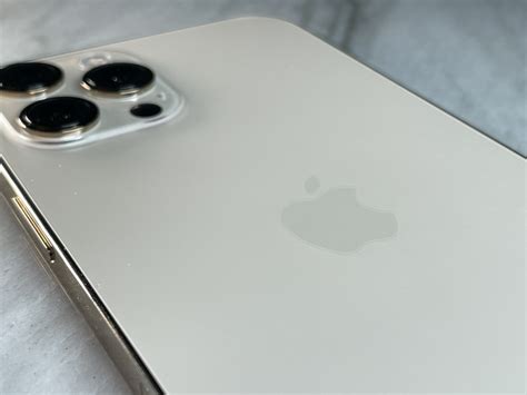 review apples iphone  pro max offering   great camera   stiff ergonomic cliff