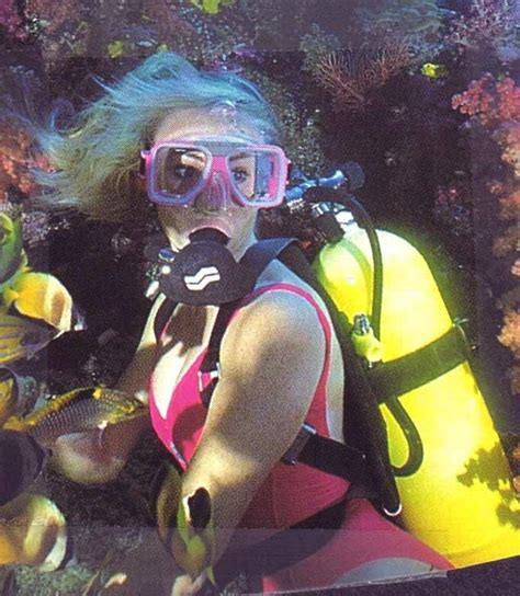 Omg Is That A Great White Scuba Diver Girls Scuba Girl